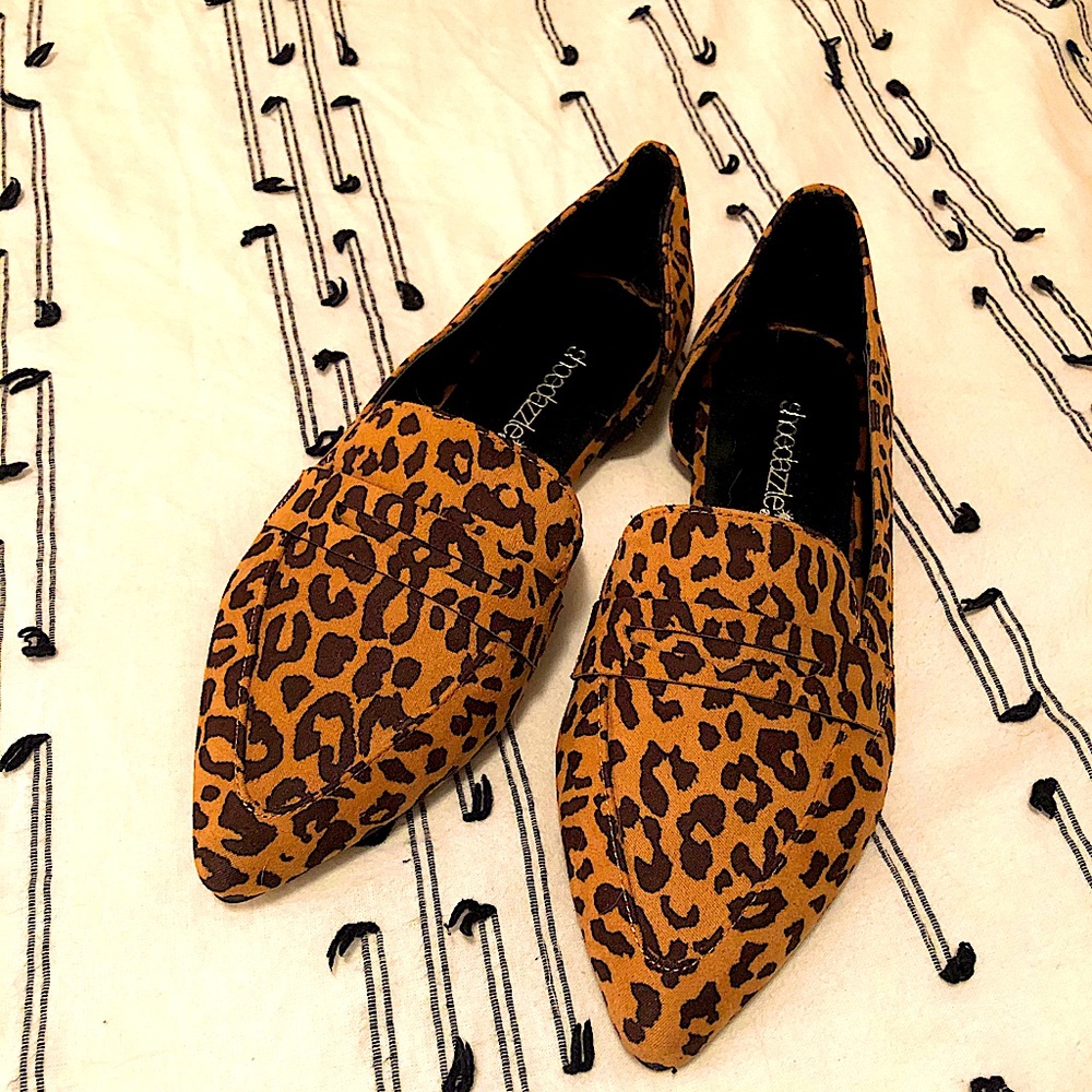 NWOT Leopard Pointed Toe Flat, Karin Shoedazzle 6
